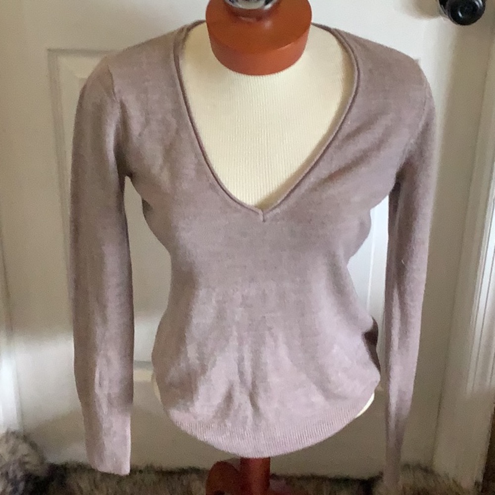 New York and company long sleeve V-neck top